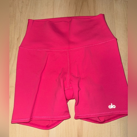 ALO Yoga Pants - Alo Biker Shorts - size small